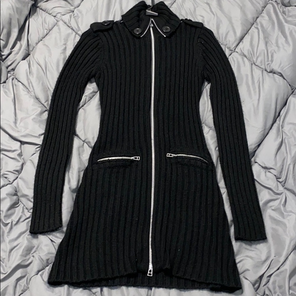 Take Out Long Length Zip Up Sweater